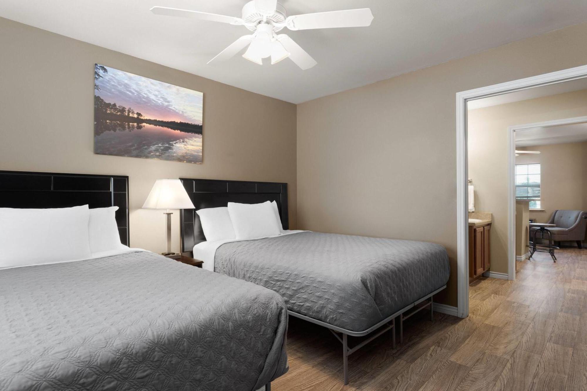 Eagle'S Den Suites Andrews A Travelodge By Wyndham 外观 照片