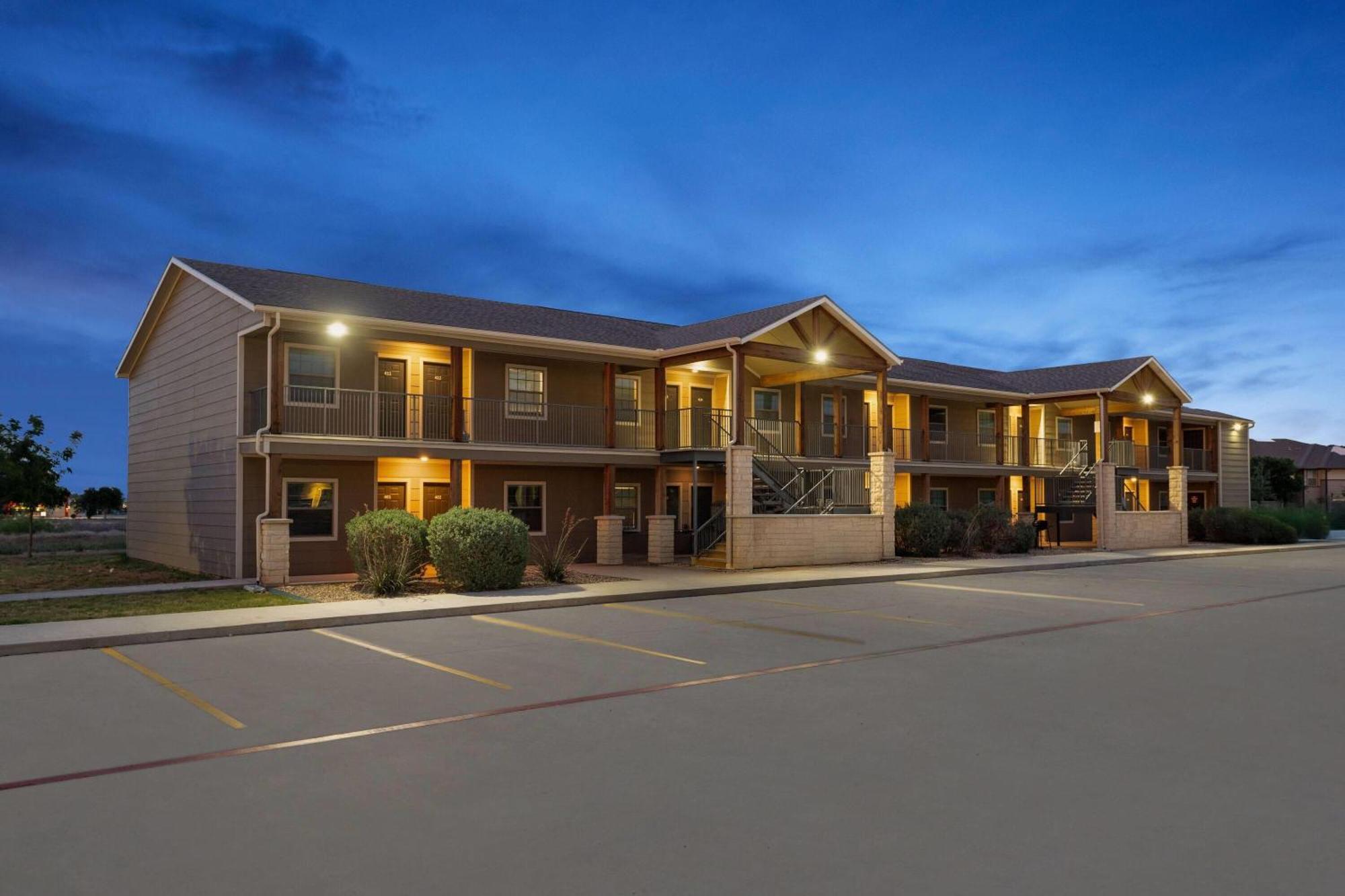 Eagle'S Den Suites Andrews A Travelodge By Wyndham 外观 照片